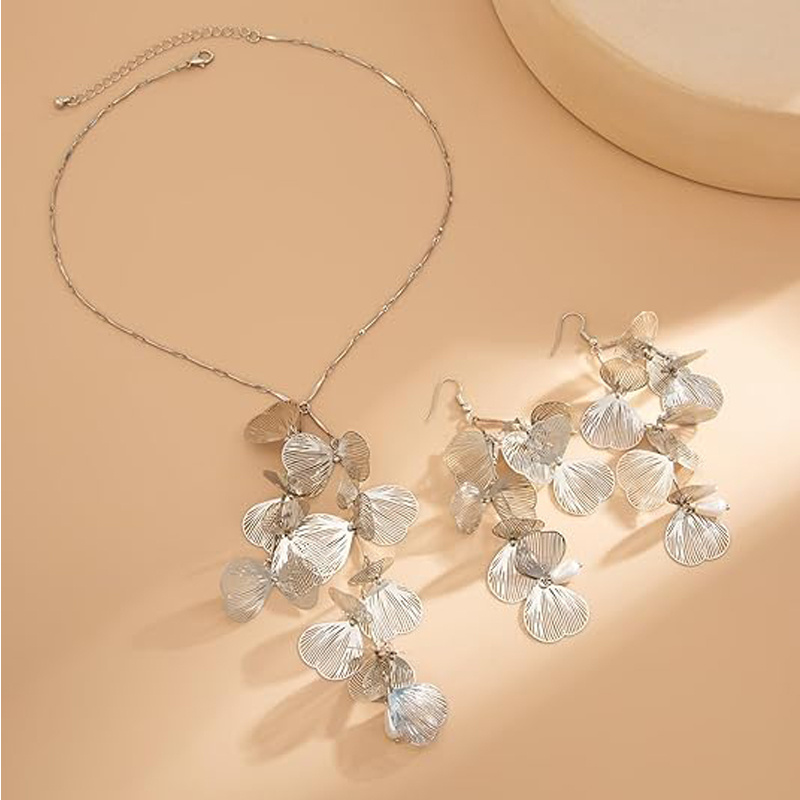 Gold Ginkgo Leaf Choker Necklace - Image 8